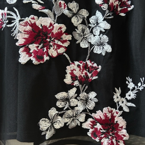 NWOT White House Black Market Black Floral Tank Top S - Picture 2 of 9